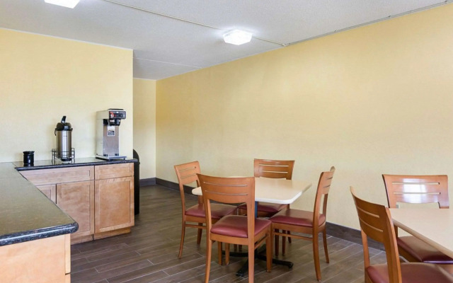 Rodeway Inn Joint Base Andrews Area