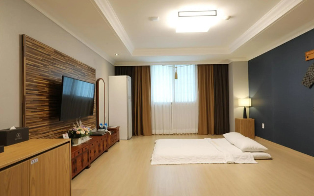 Empire Tourist Hotel
