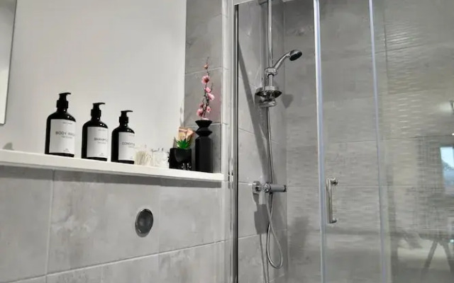 Manchester - 2-bed Apartment - Sleeps 4 - Wifi