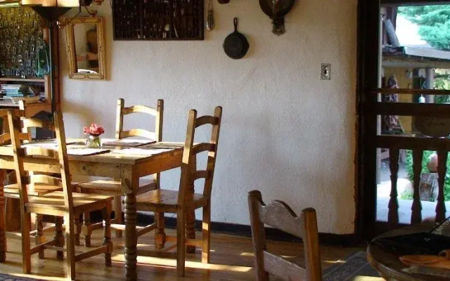 Old Taos Guesthouse B&B