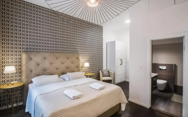 Luxury Modern Designed Oldtown Apartment