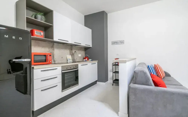 Chic Pop Apartment in Livorno