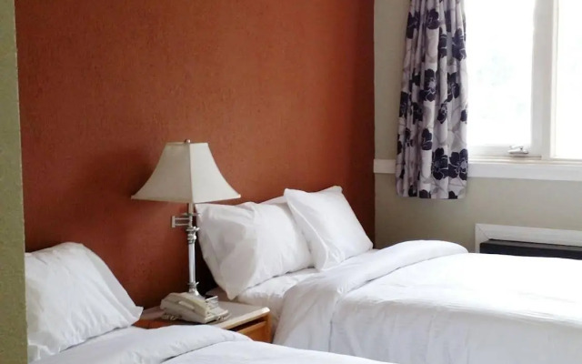 Ramada by Wyndham West Edmonton Hotel & Suites