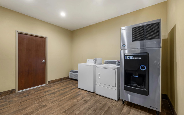 Best Western Plus Shamrock Inn & Suites