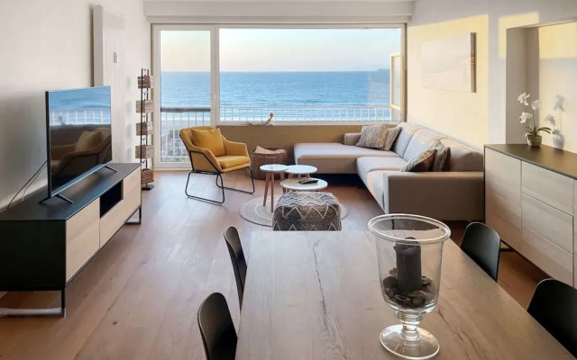 Flat by the Seaside With Stunning Ocean Views