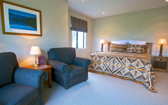 Manakau Lodge