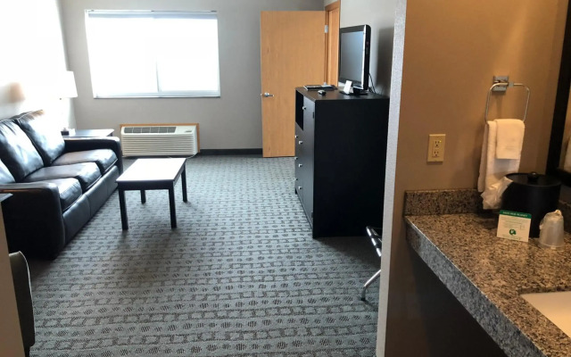 Okoboji Inn & Suites