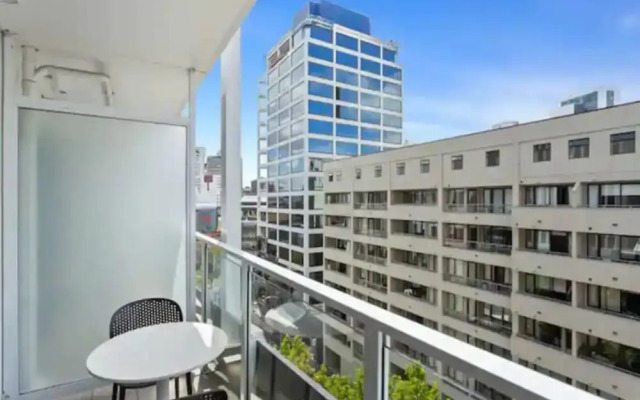 Stylish Central City 1-Bedroom With Patio