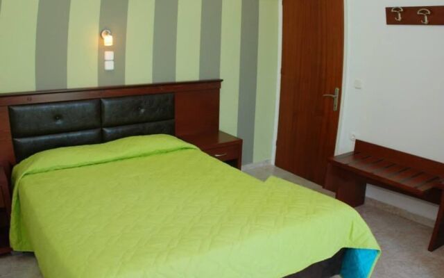 Amoudi Studios Apartments Hotel