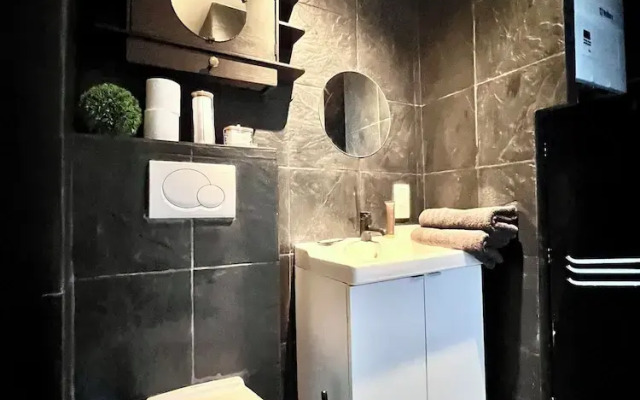 Spacious Family Apartment Midi