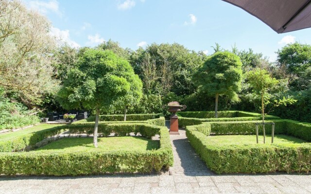 Upscale Mansion in Huisduinen North Holland With Garden