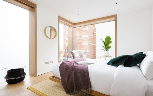 The Chelsea Walk - Modern & Bright 3BDR House with Rooftop & Parking