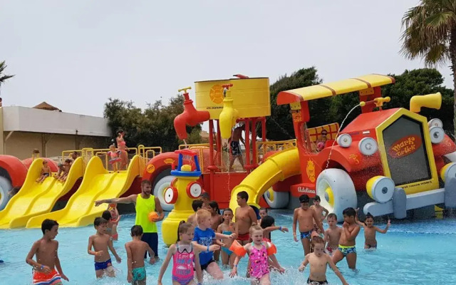 Mediterráneo Bay Hotel & Resort