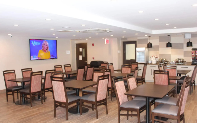 Ramada by Wyndham Bronx Terminal