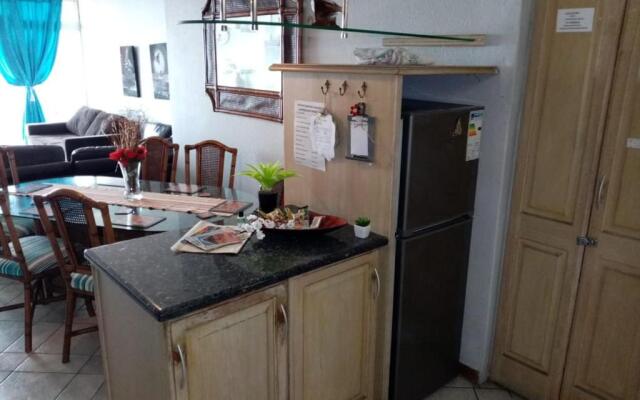 Inyoni Rocks Cabanas No 40