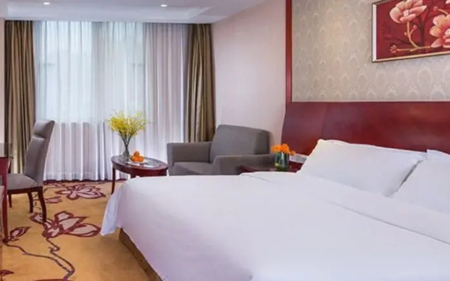 Vienna Hotel Shenzhen Bao'an Fanshen Metro Station