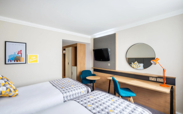 Holiday Inn Reading South M4 Jct11 by IHG