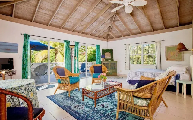 Oceanfront Oasis: Contemporary Villa With Pool