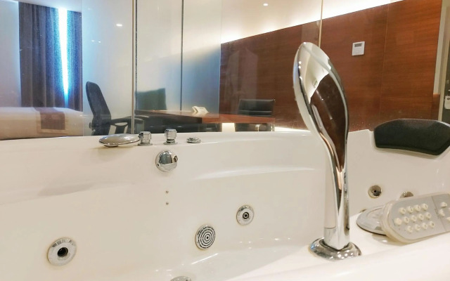 The Leverage Business Hotel Mergong