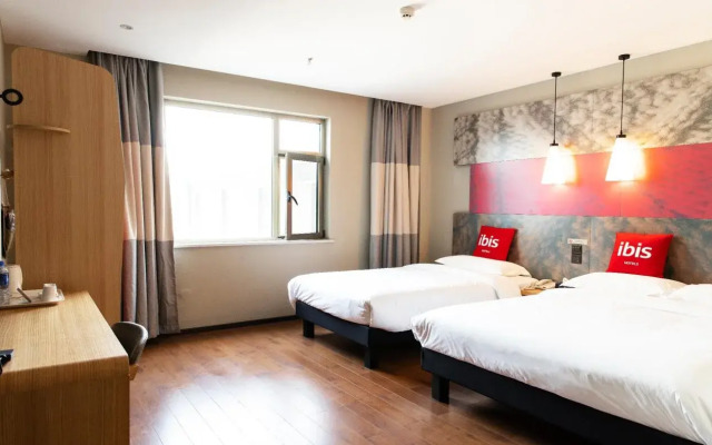 ibis Xinzhou Qiyi Road Hotel