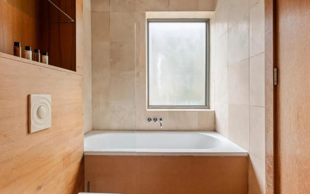 Modern 1 Bedroom Apartment 2 mins to Canal