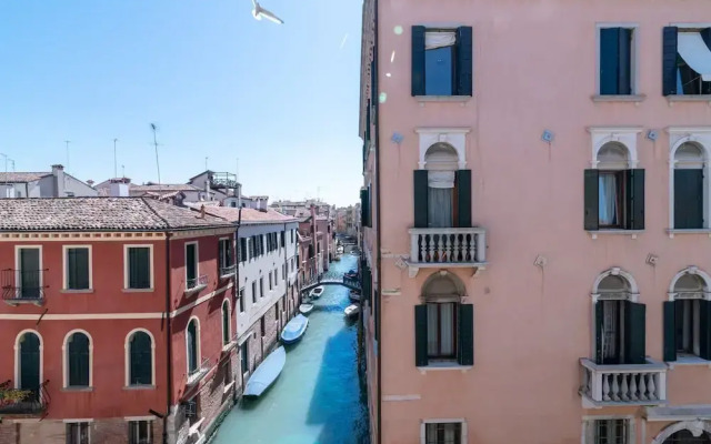 Rialto Palace