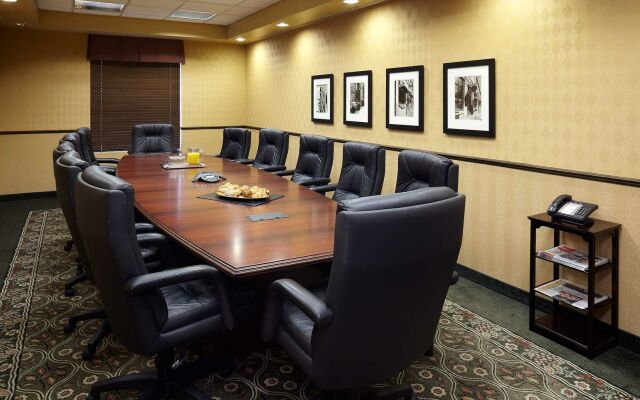 Hampton Inn & Suites by Hilton Montreal-Dorval