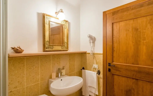 Pleasant Farmhouse in Rapolano Terme With Swimming Pool