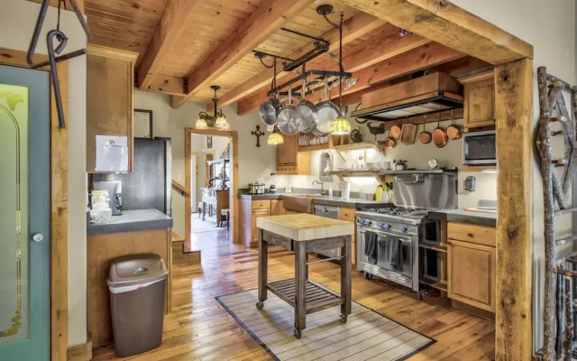 Mountain Getaway Cabinhot Tub & Pool Table4bd