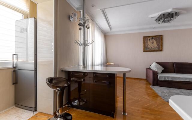 Aura на улице Армянская