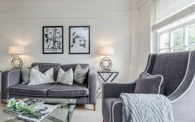 Bright Two Bedroom Apartment in Chelsea 43