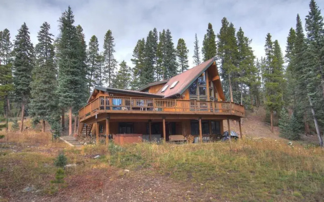 Black Bear 5 Br Home by RedAwning