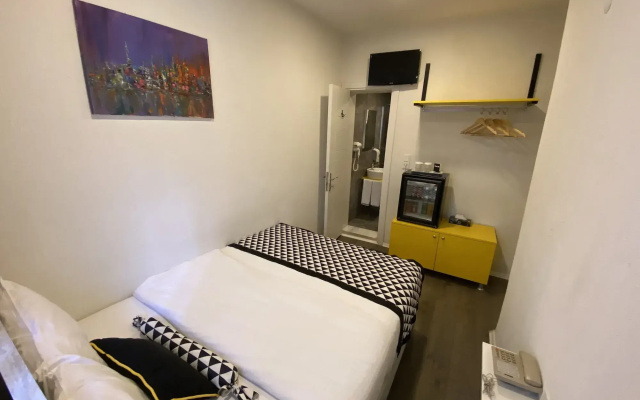 Piano Hotel