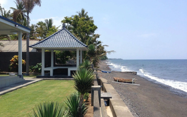 Air Sanih Beach Villa