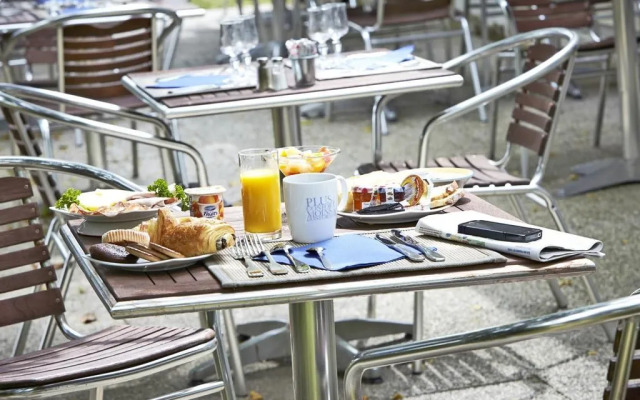 greet Hotel Villeneuve La Garenne