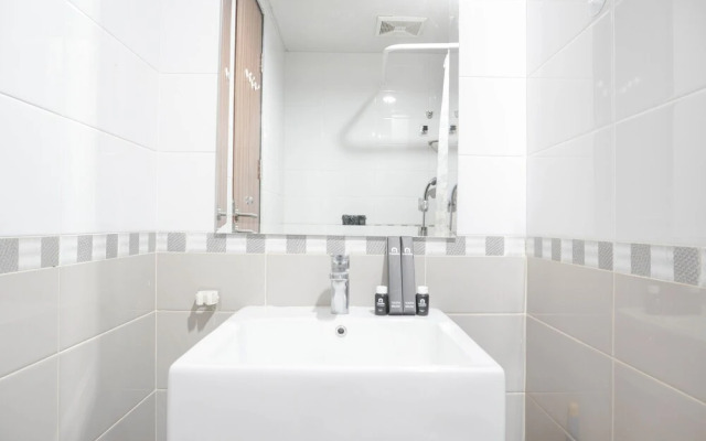 Premium And Comfortable 2Br Apartment At Royal Olive Residence