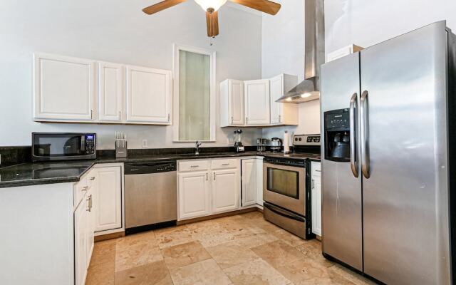 Modern 3BR Condo With Pool