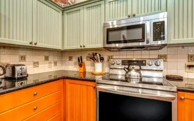 Eagle Springs East 101: Red-Wing Suite