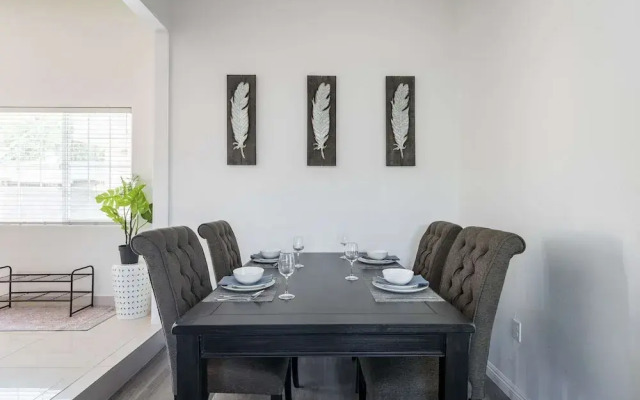 Elegant Retreat Modern Comforts, Prime Location