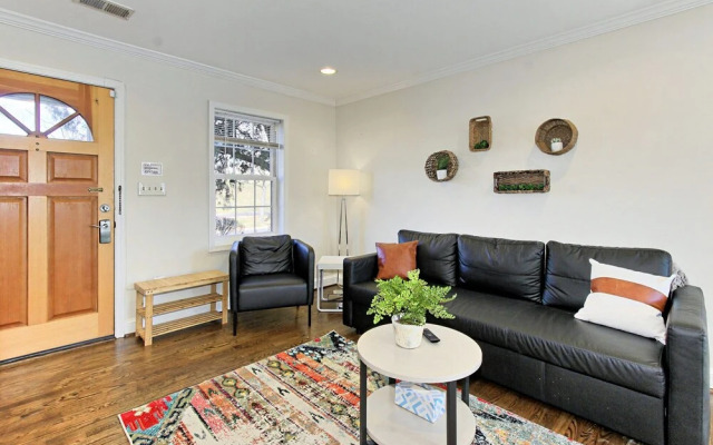 Beautiful 3br/2ba Colonial House | CozySuites