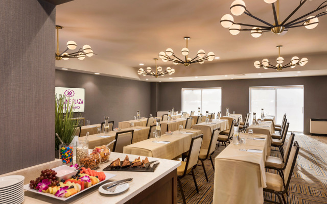 Crowne Plaza Providence-Warwick Airport by IHG