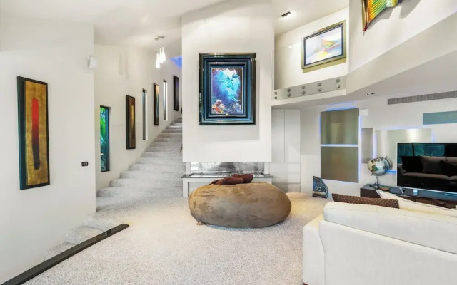 Jacuzzi Suite - Ocean Views & Beach