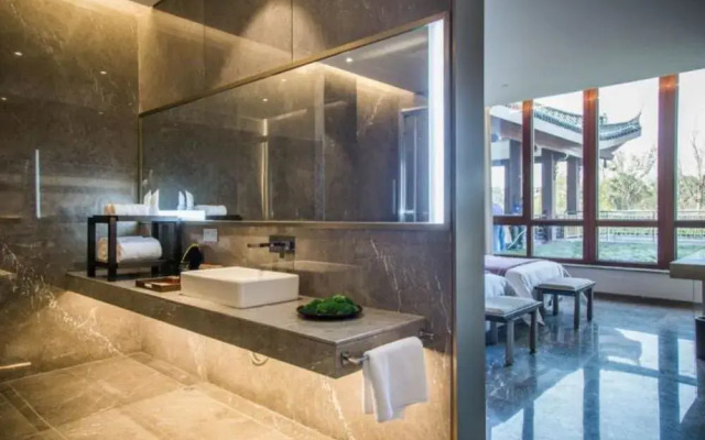 Seclusive Life Hot Spring Resort