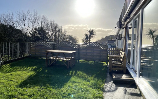 Captivating 2-bed Villa in Millendreath Near Looe