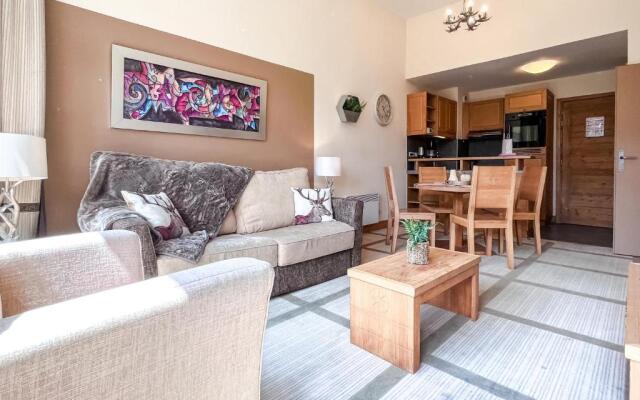 Bright, spacious South-facing 1-bedroom apartment