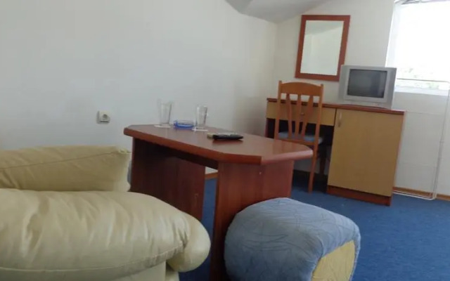 Poseidon Family Hotel