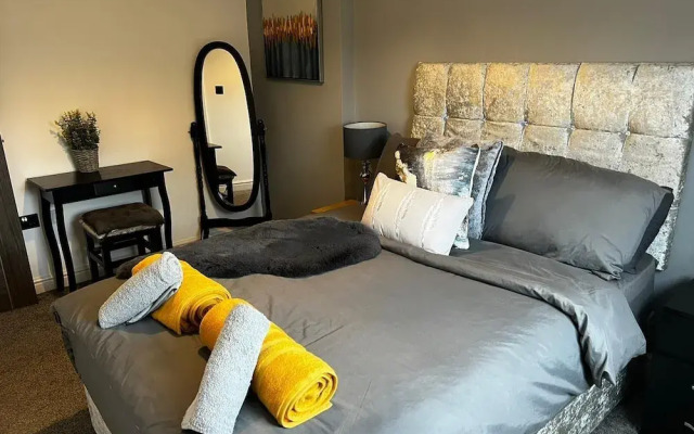 Stay in Comfort , Completely Renovated