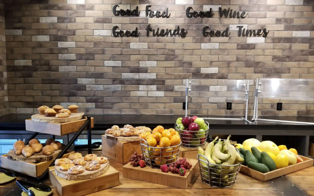 DoubleTree by Hilton Pomona