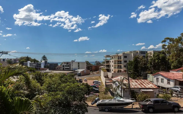 Sunset Towers, Unit 2/25 Donald Street