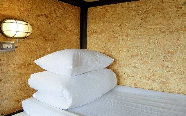 Oldmancaptain Hostel